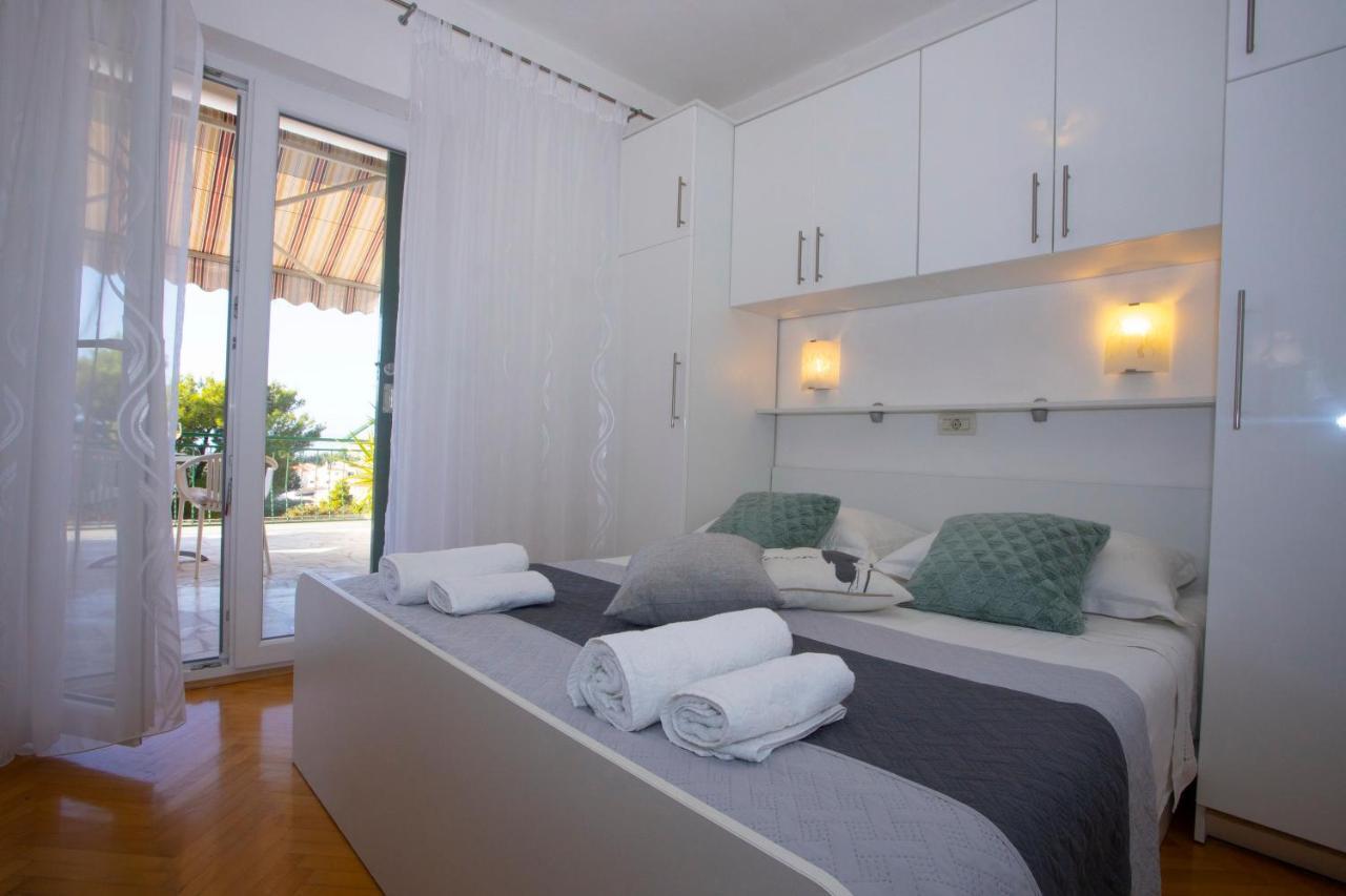 Villa Milenka - Apartmani Gorana Tučepi Extérieur photo