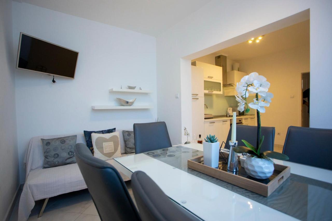 Villa Milenka - Apartmani Gorana Tučepi Extérieur photo