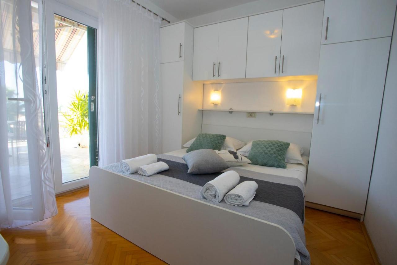 Villa Milenka - Apartmani Gorana Tučepi Extérieur photo