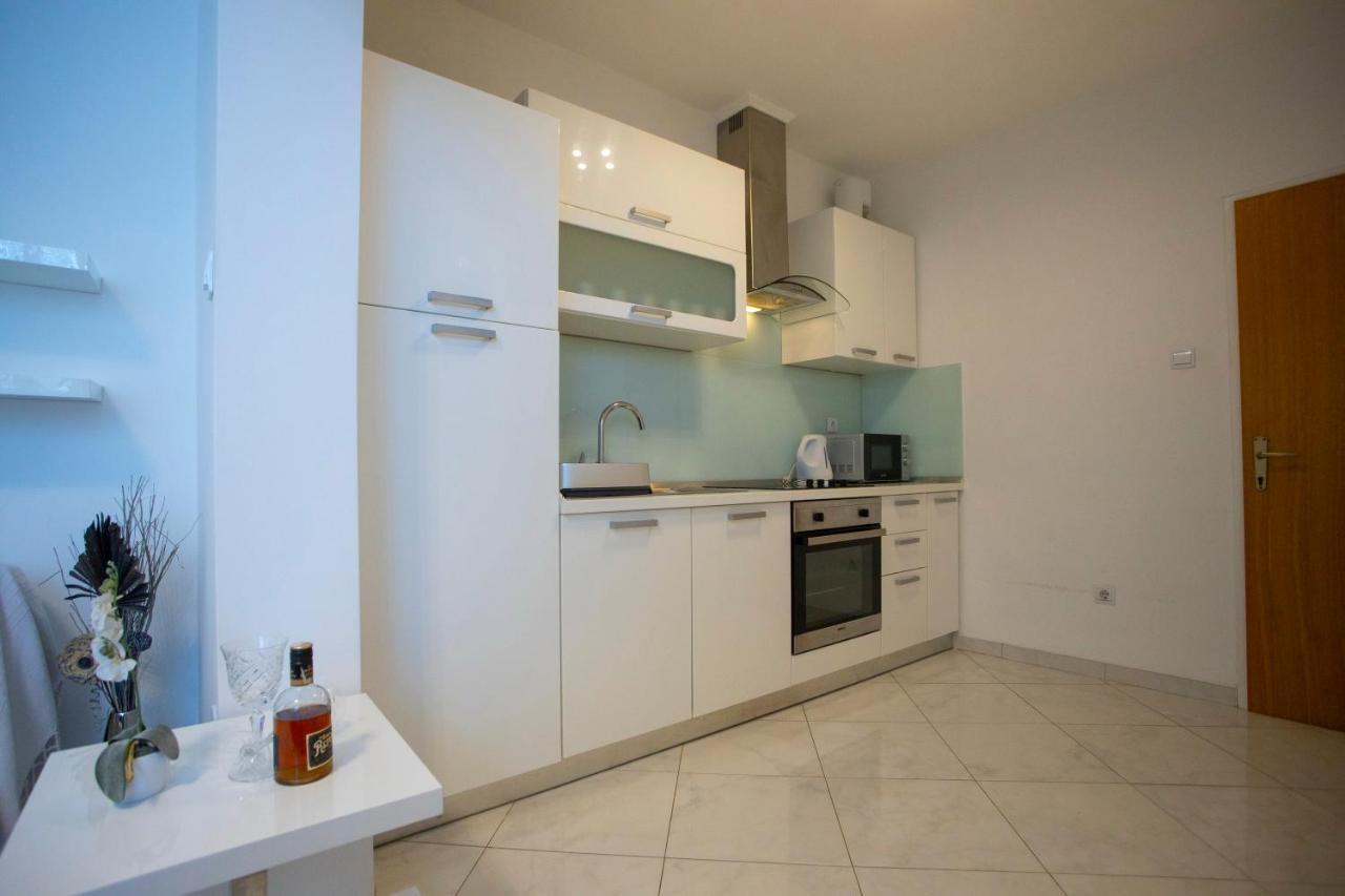 Villa Milenka - Apartmani Gorana Tučepi Extérieur photo