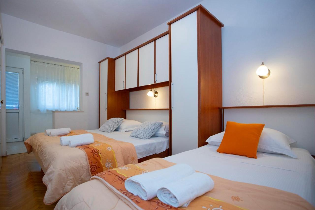 Villa Milenka - Apartmani Gorana Tučepi Extérieur photo