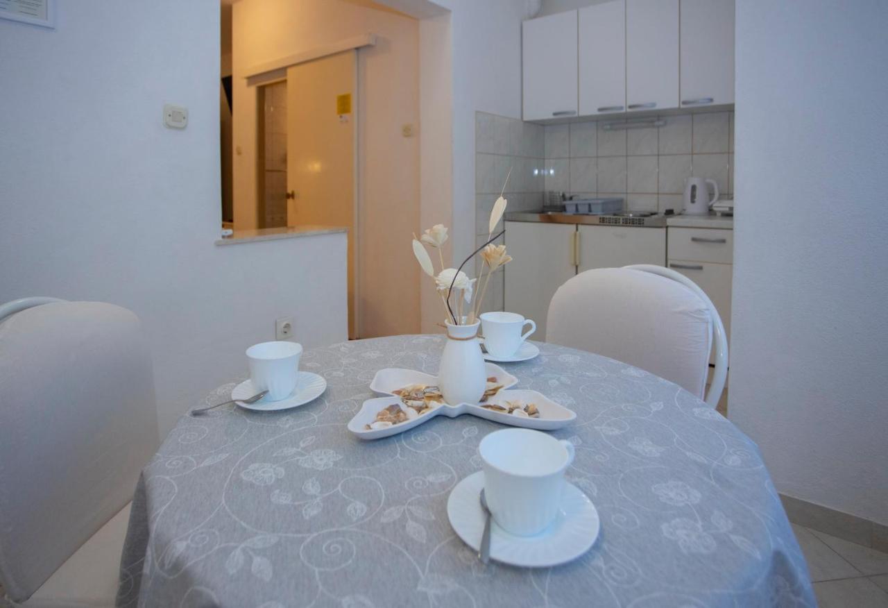 Villa Milenka - Apartmani Gorana Tučepi Extérieur photo