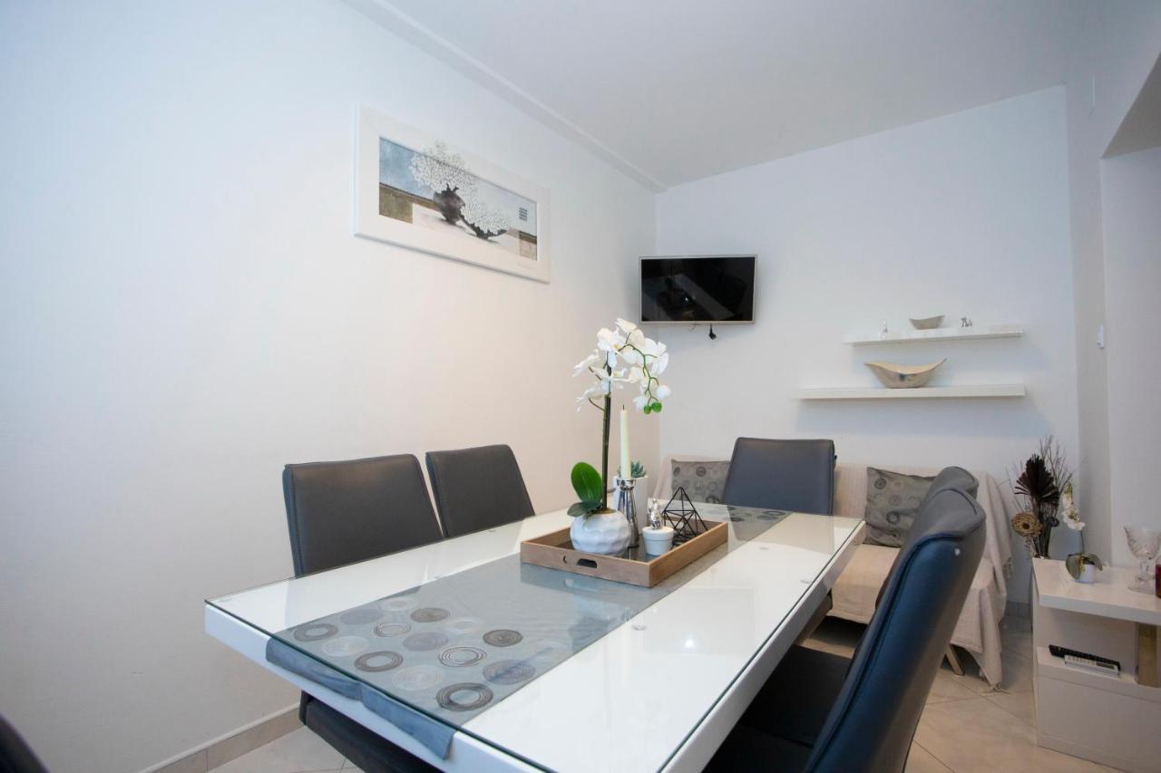 Villa Milenka - Apartmani Gorana Tučepi Extérieur photo