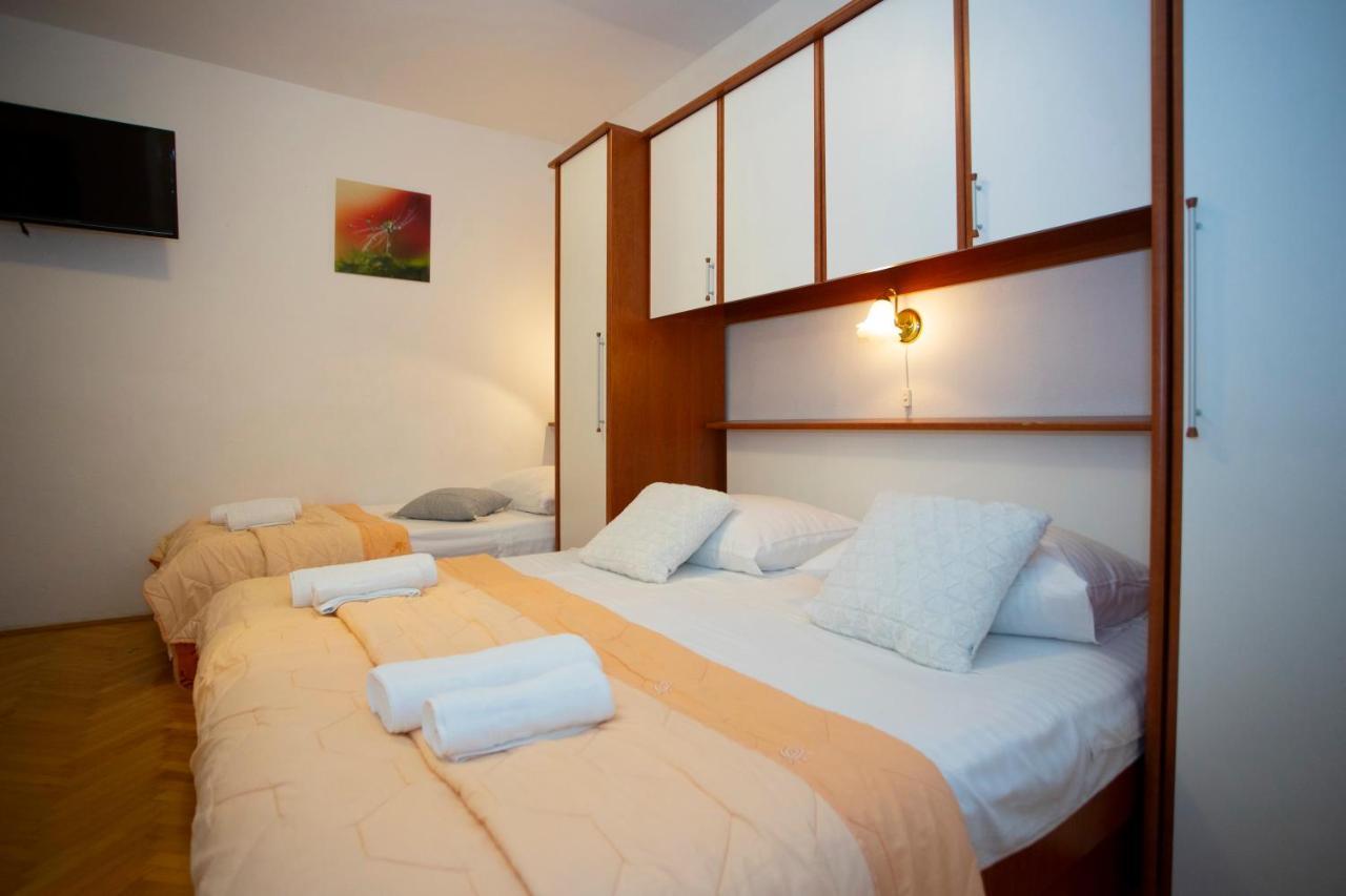 Villa Milenka - Apartmani Gorana Tučepi Extérieur photo