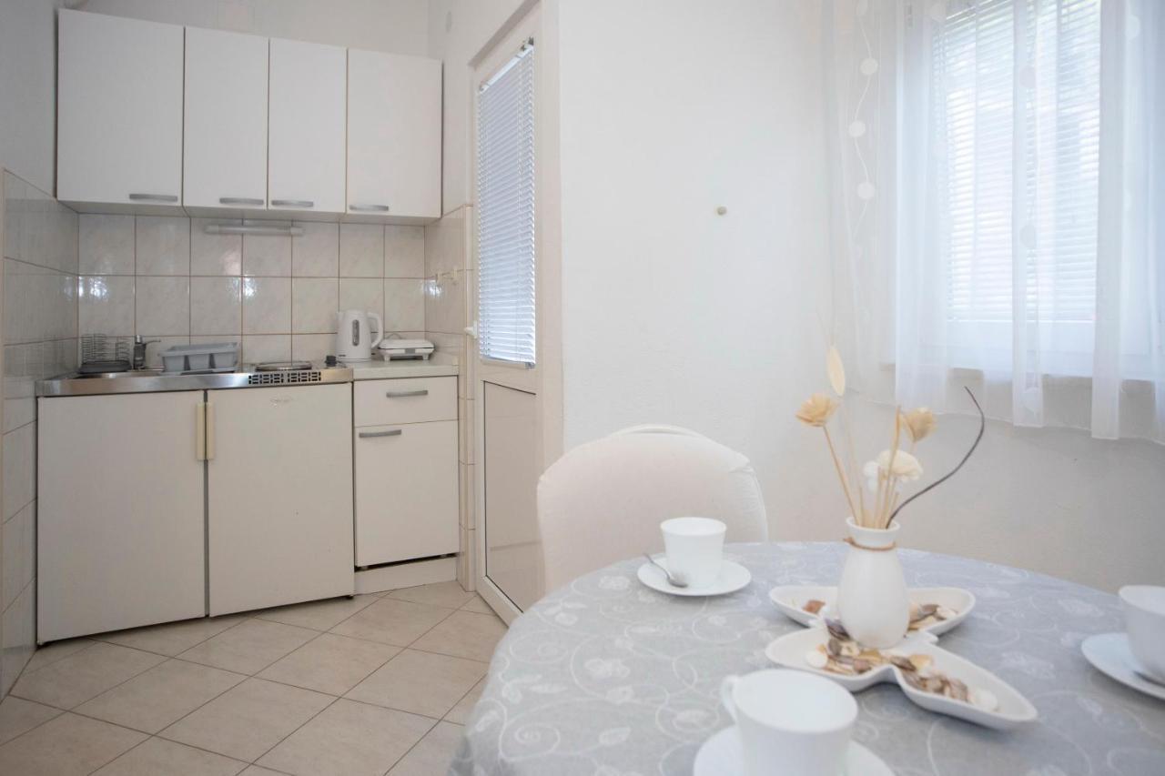 Villa Milenka - Apartmani Gorana Tučepi Extérieur photo