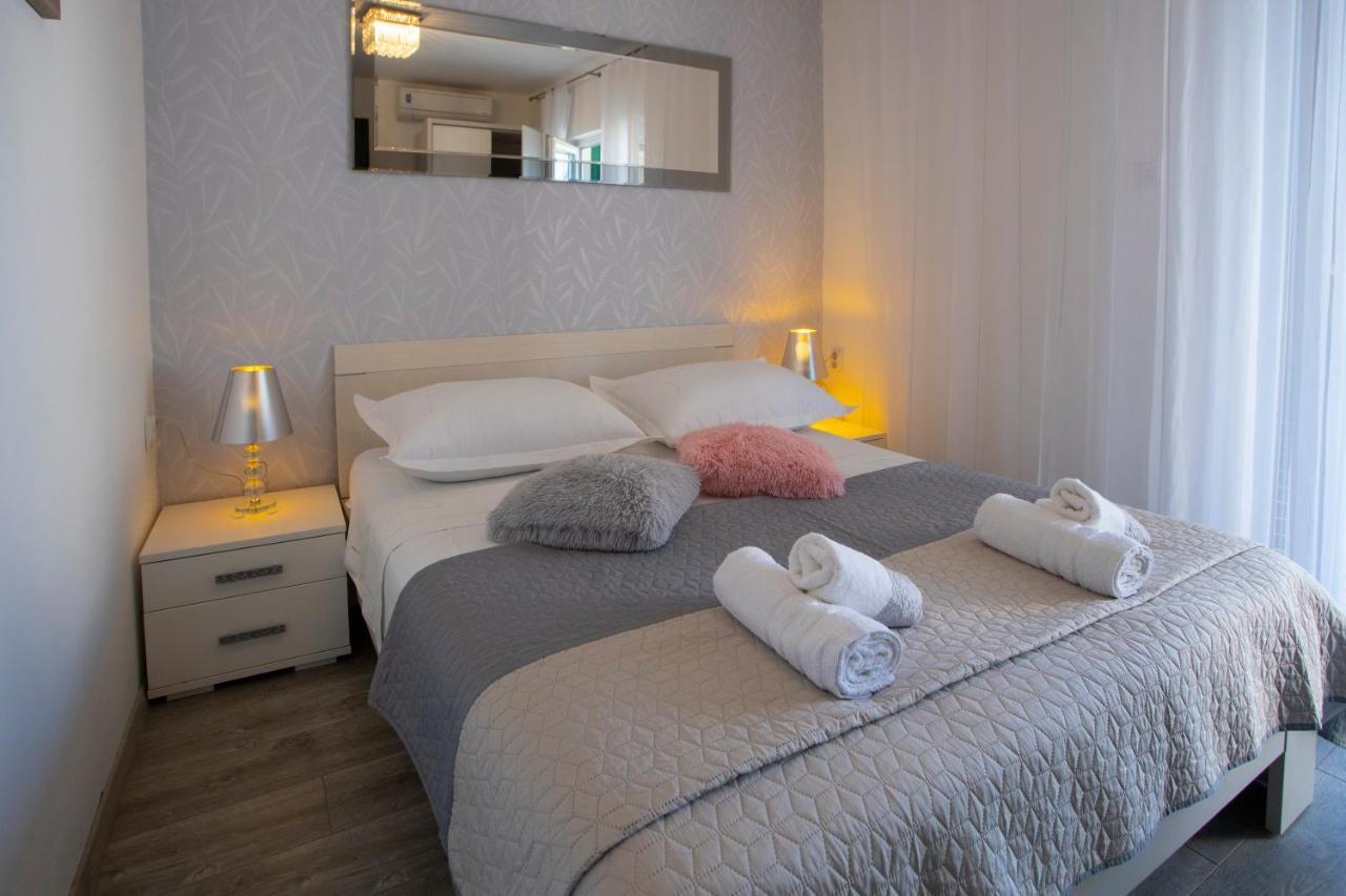 Villa Milenka - Apartmani Gorana Tučepi Extérieur photo